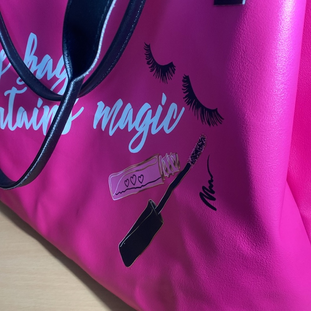 This bag contains magic faux leather tote bag - Picture 4 of 10